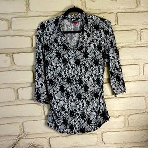 Vince Camuto top Size XL Beautiful fitted work attire